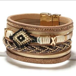 🆕 Beautiful, multi-layer magnetic bracelet.